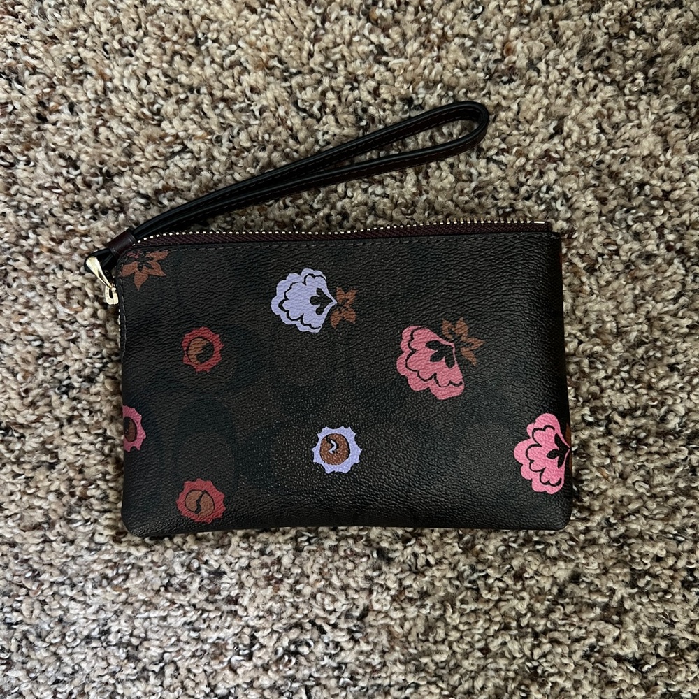 Wristlet - Picture 5 of 6